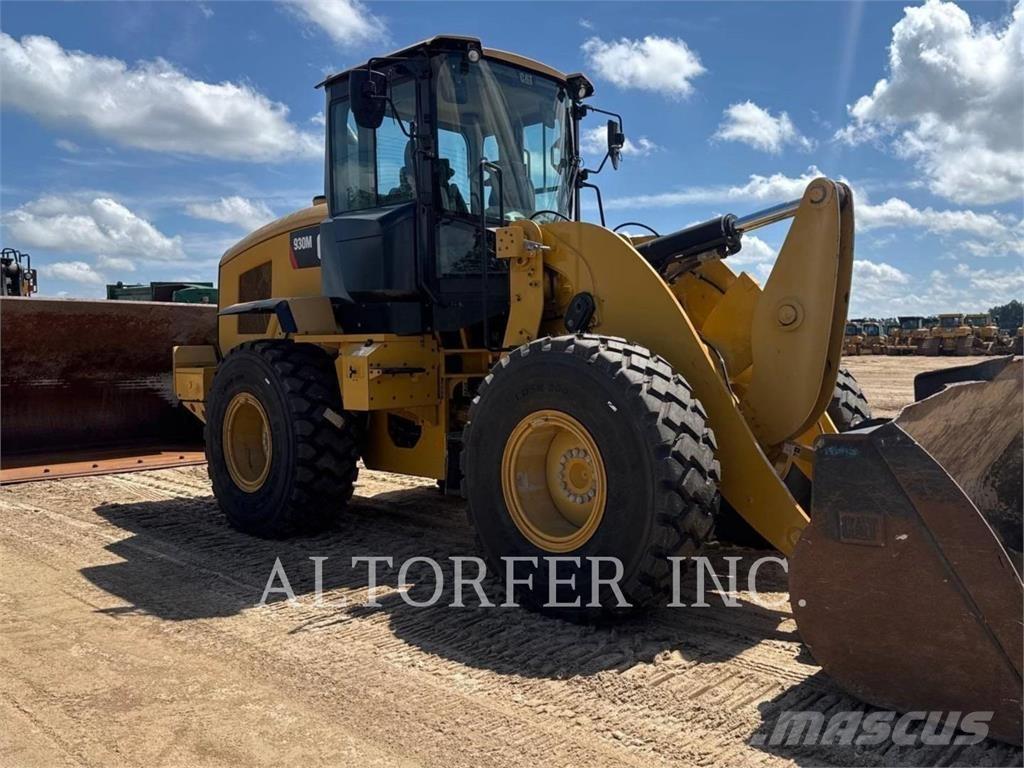 CAT 930M Колесни товарачи