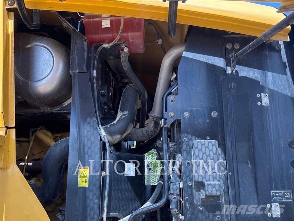 CAT 930M Колесни товарачи