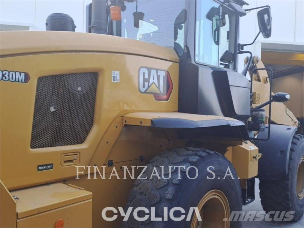 CAT 930M Колесни товарачи