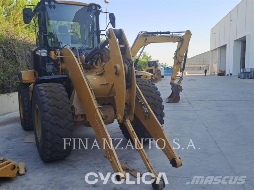 CAT 930M Колесни товарачи