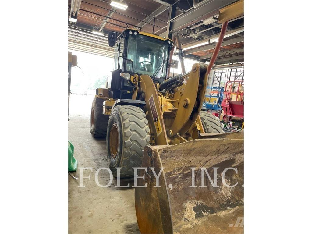 CAT 930M Колесни товарачи