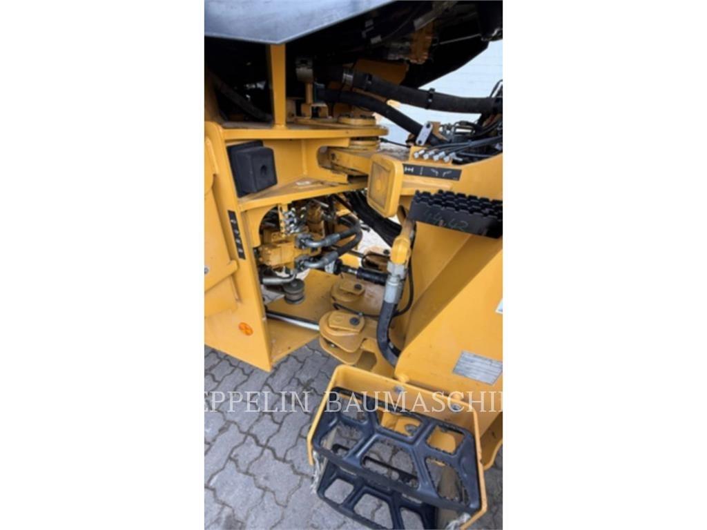 CAT 930M Колесни товарачи