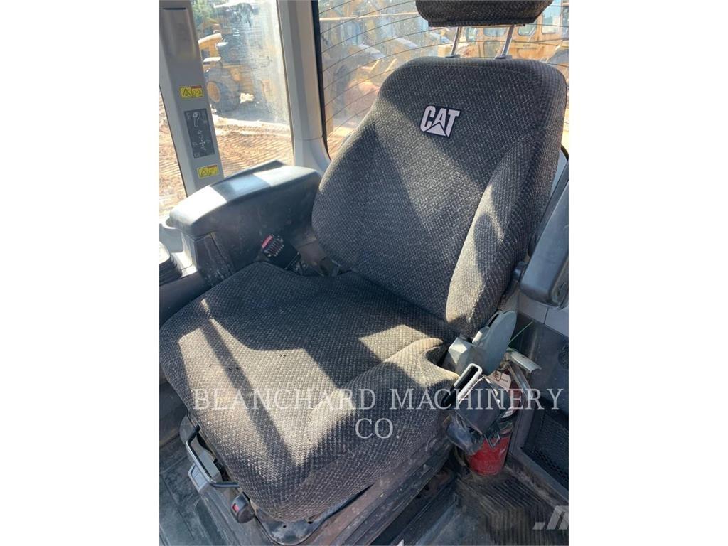 CAT 930M Колесни товарачи
