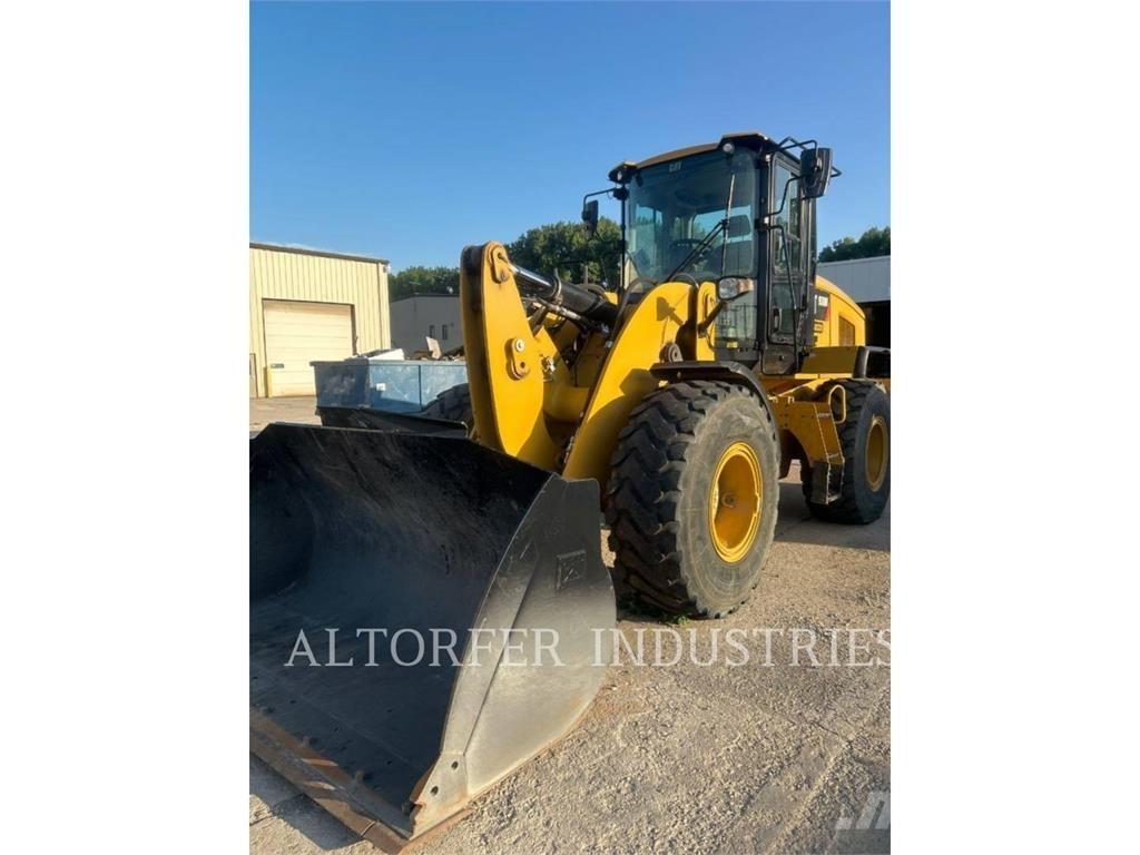 CAT 930M Колесни товарачи