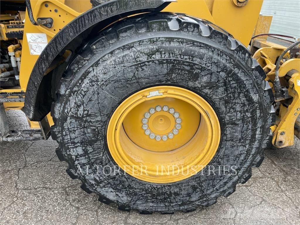 CAT 930M Колесни товарачи