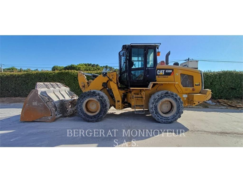 CAT 930M Колесни товарачи