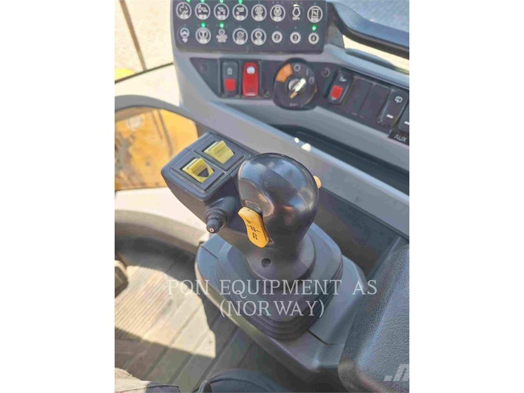 CAT 930M Колесни товарачи