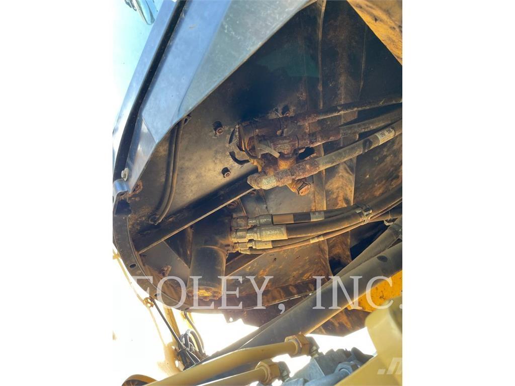 CAT 930M Колесни товарачи