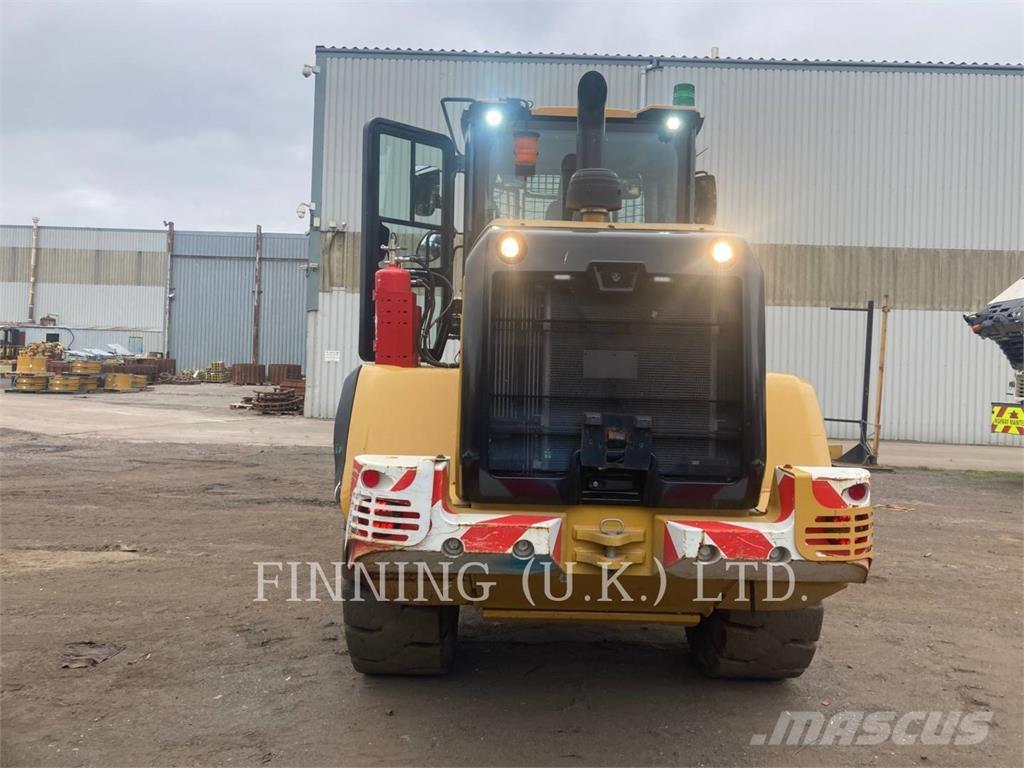 CAT 930M Колесни товарачи