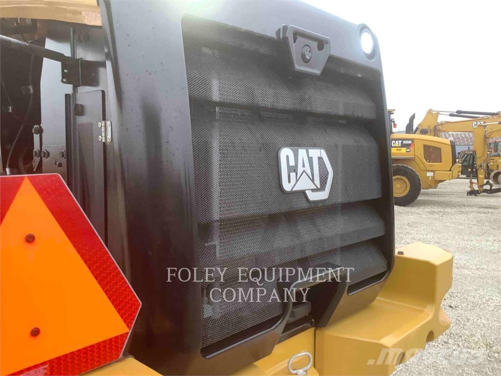 CAT 930M Колесни товарачи