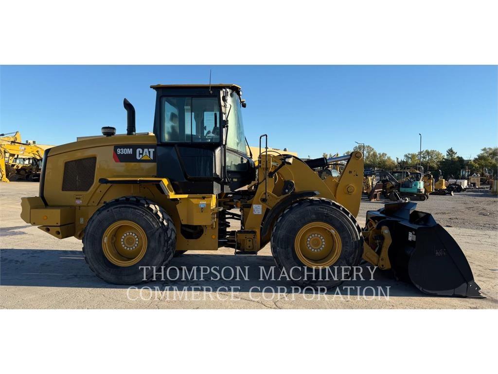 CAT 930M Колесни товарачи