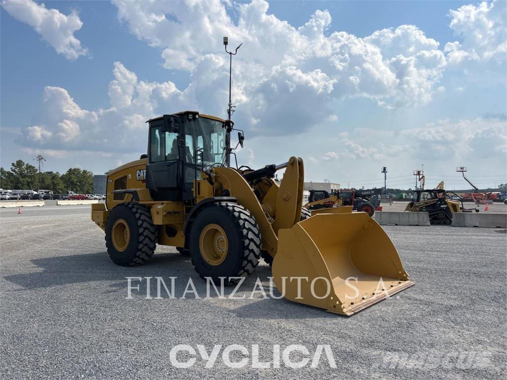 CAT 930M Колесни товарачи