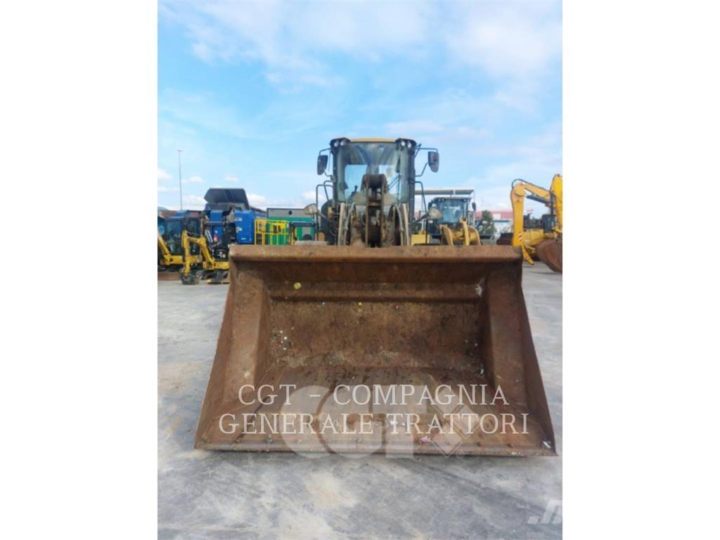 CAT 930M Колесни товарачи