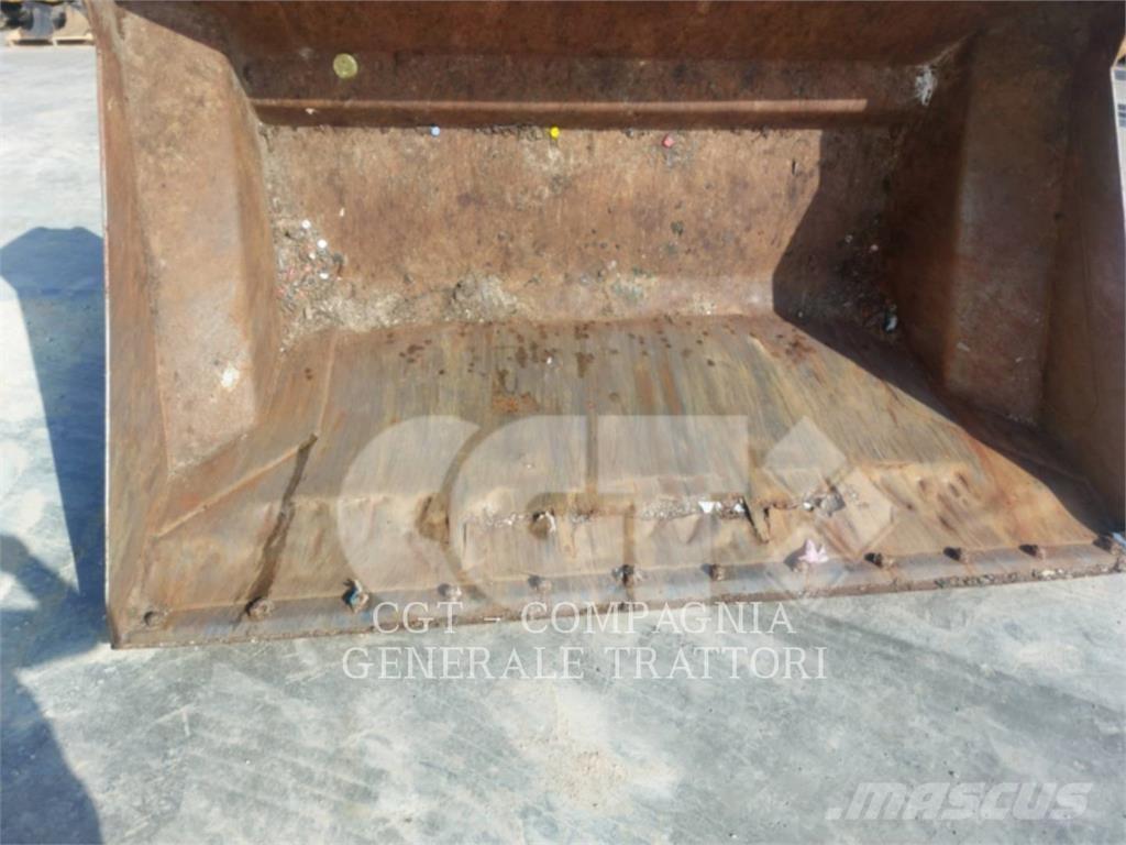 CAT 930M Колесни товарачи