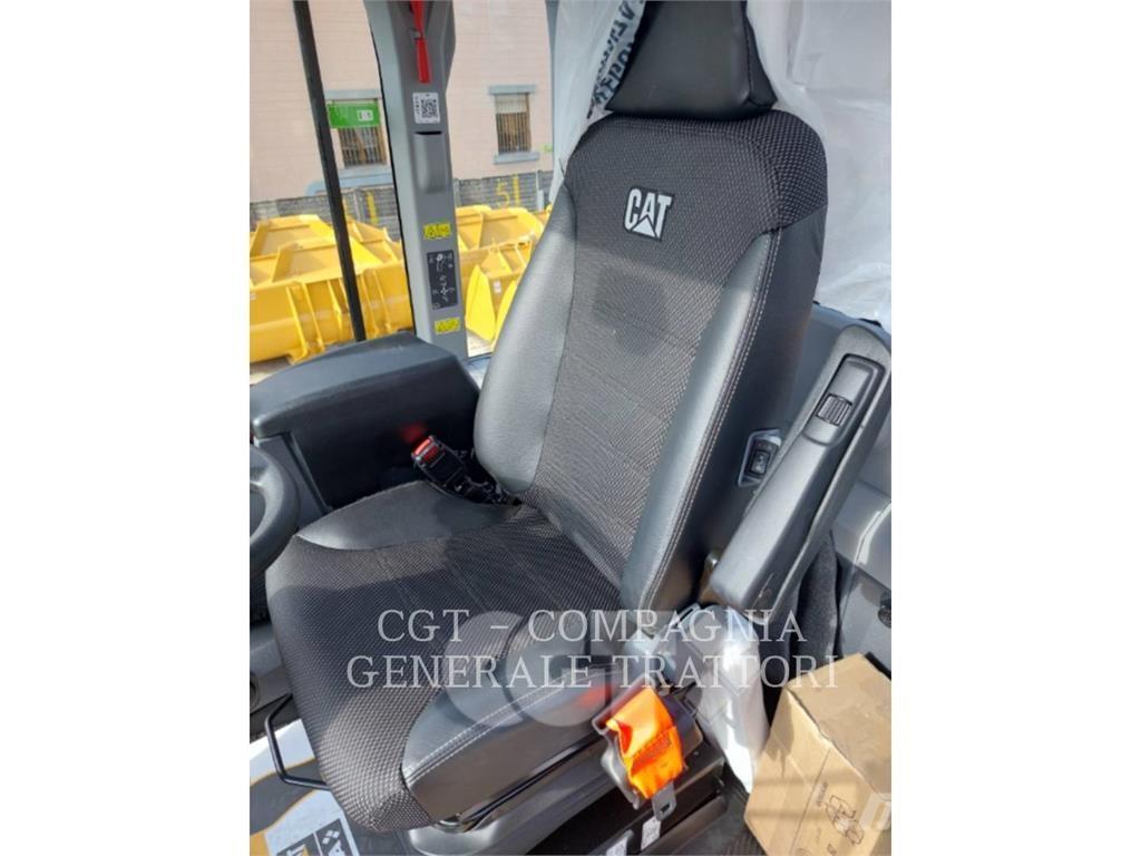 CAT 930M Колесни товарачи