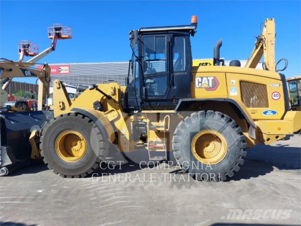 CAT 930M Колесни товарачи