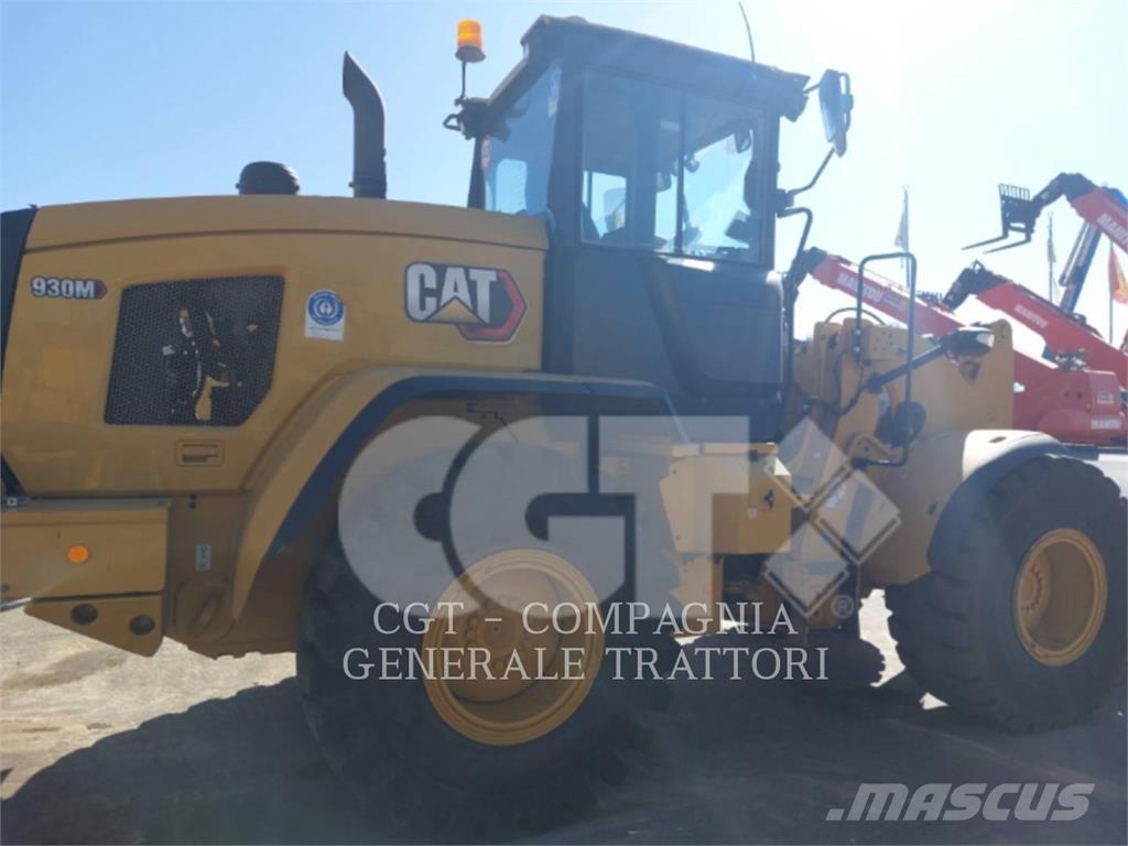 CAT 930M Колесни товарачи