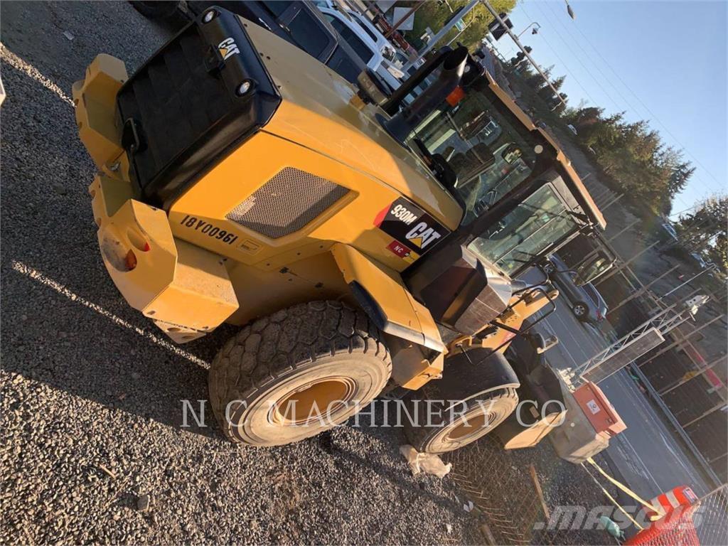 CAT 930M Колесни товарачи