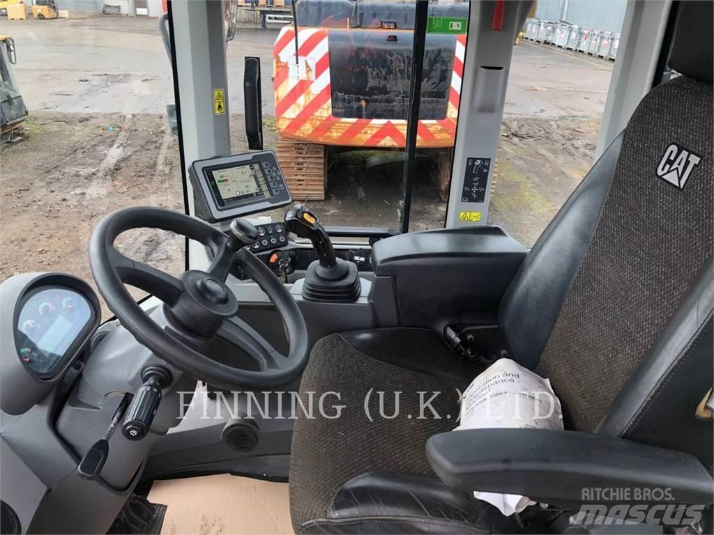CAT 930M Колесни товарачи