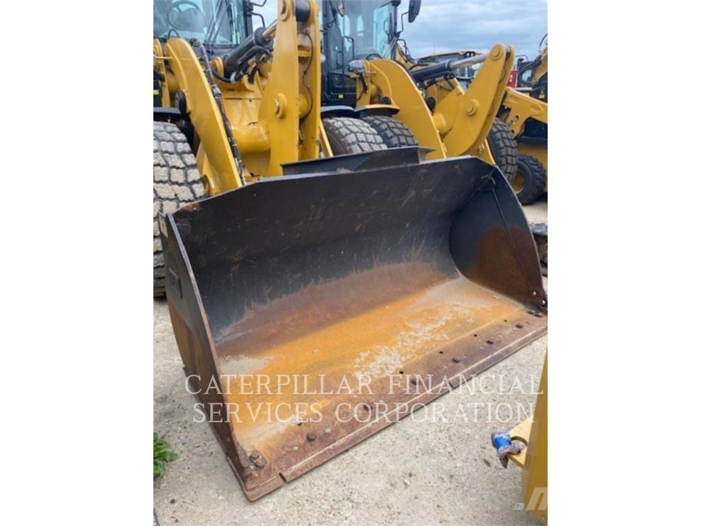 CAT 930M Колесни товарачи