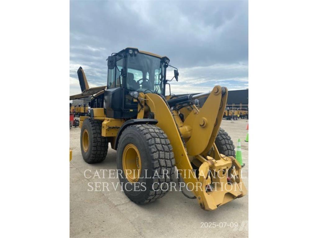CAT 930M Колесни товарачи