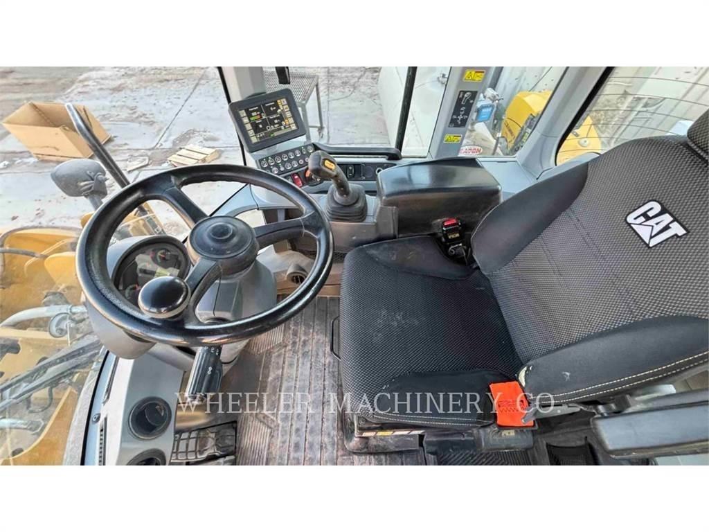 CAT 930M QC Колесни товарачи