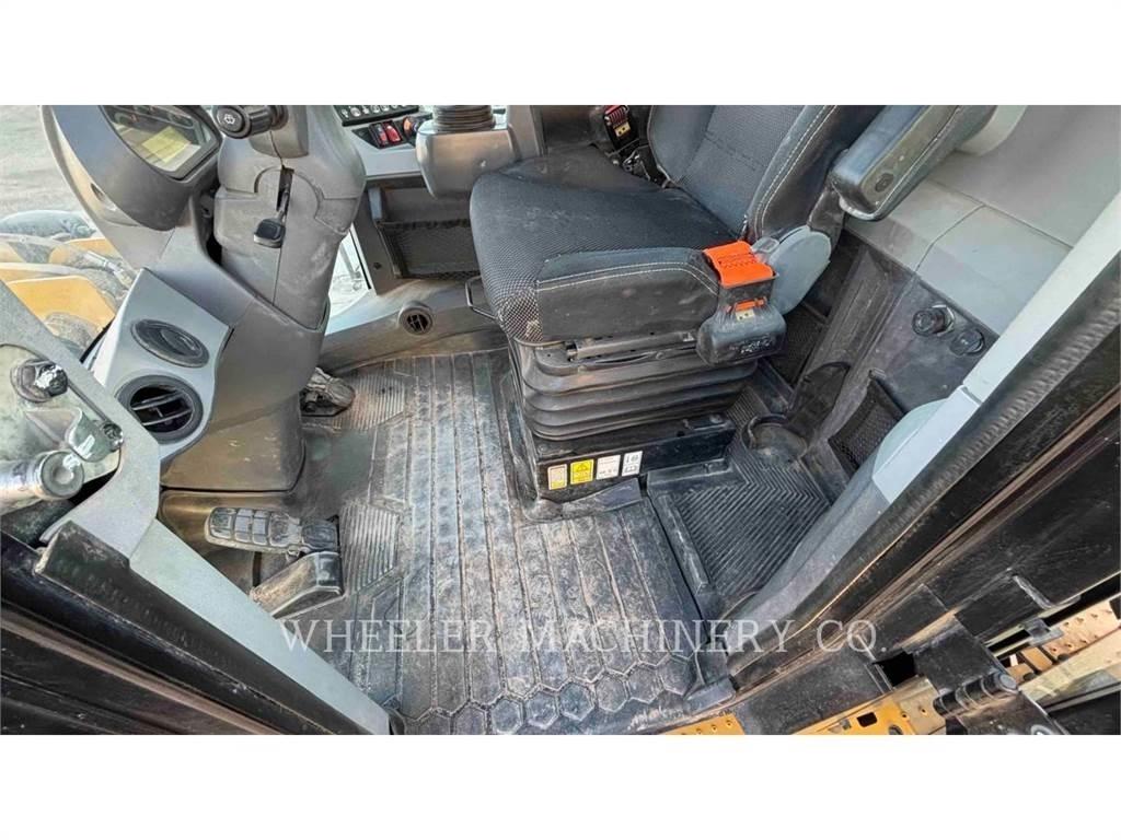 CAT 930M QC Колесни товарачи
