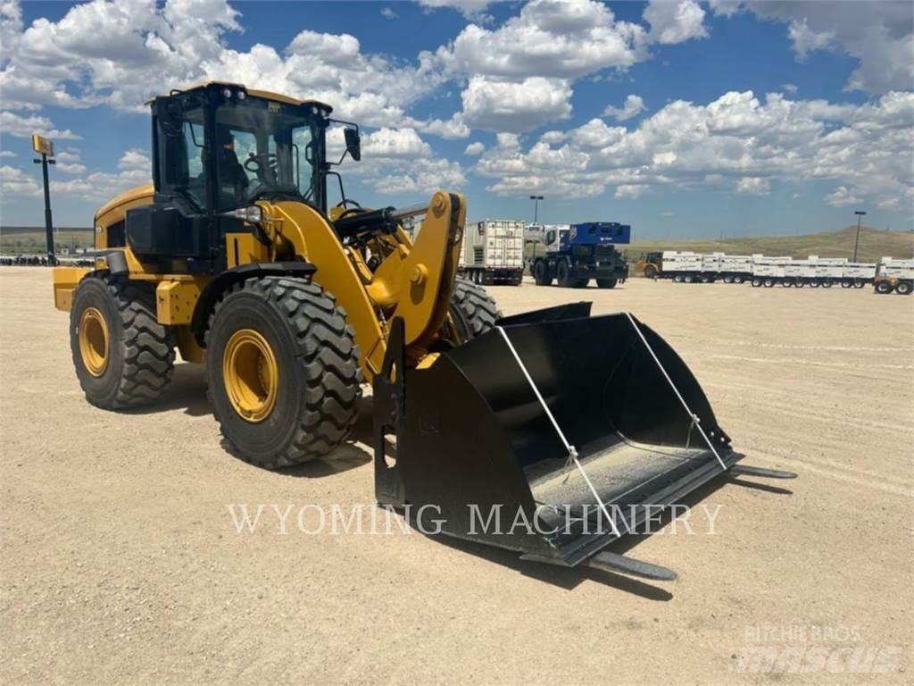 CAT 938 Колесни товарачи