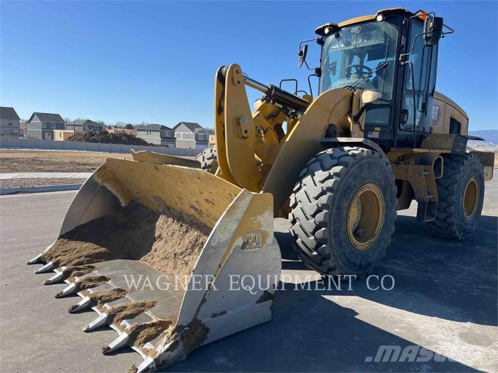 CAT 938 Колесни товарачи