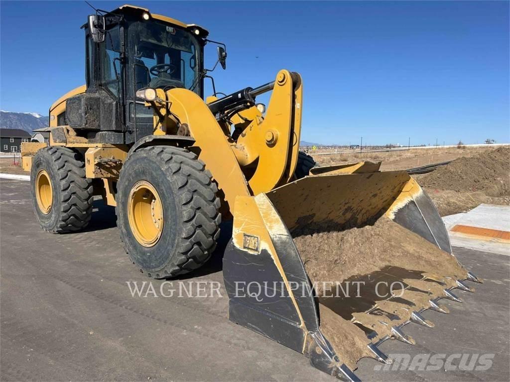 CAT 938 Колесни товарачи
