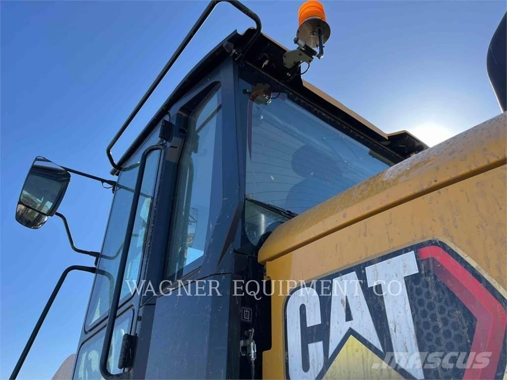 CAT 938 Колесни товарачи