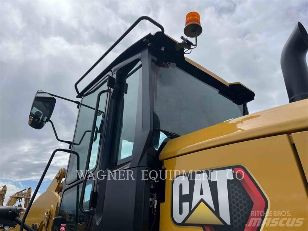 CAT 938 Колесни товарачи