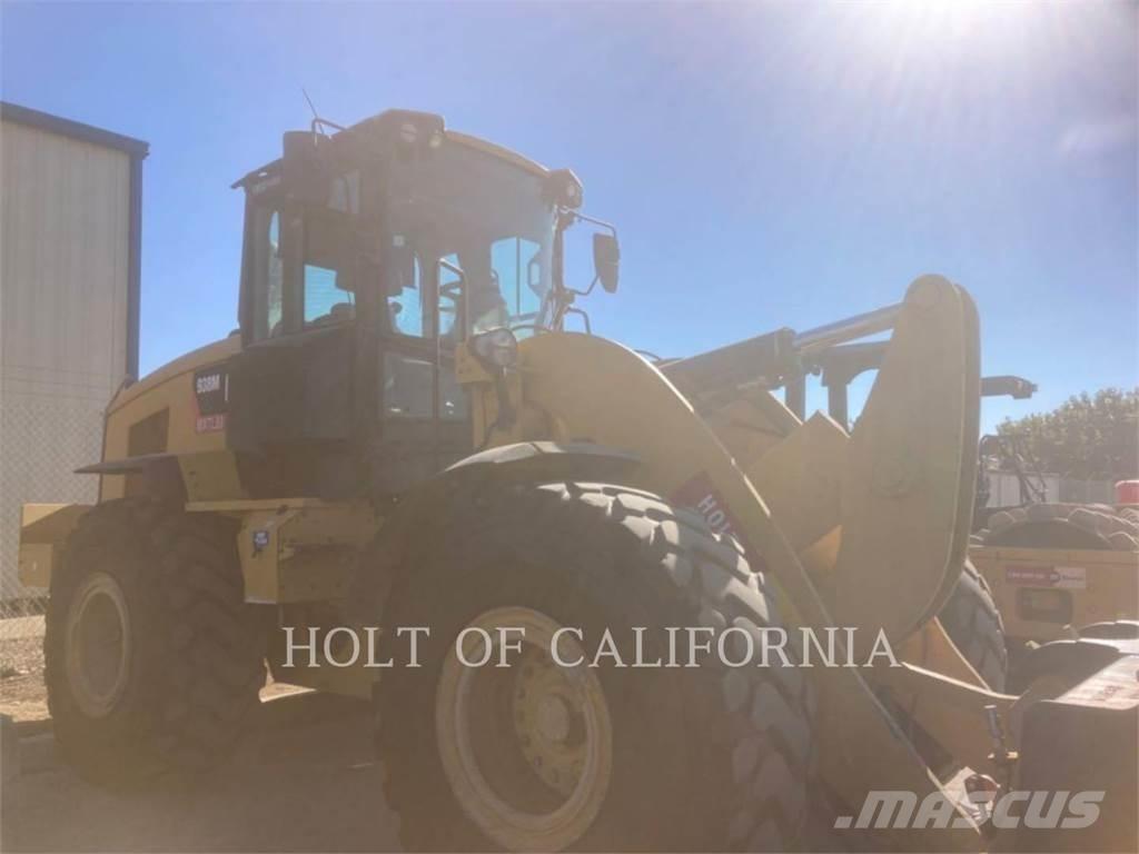 CAT 938 Колесни товарачи