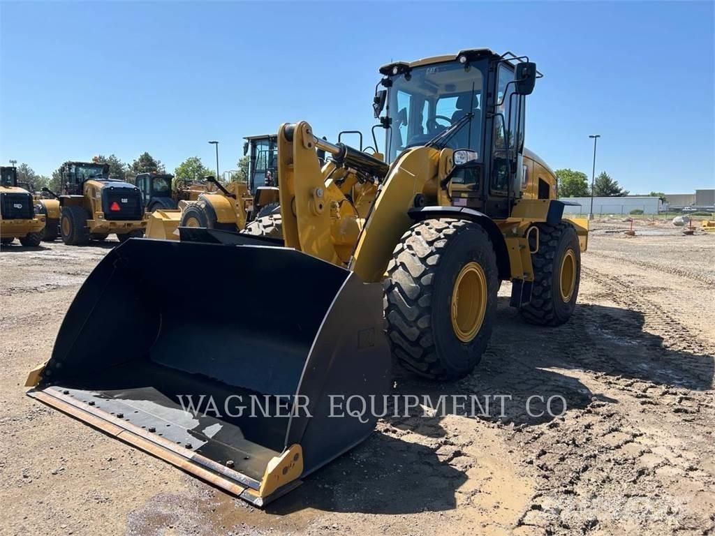 CAT 938 Колесни товарачи