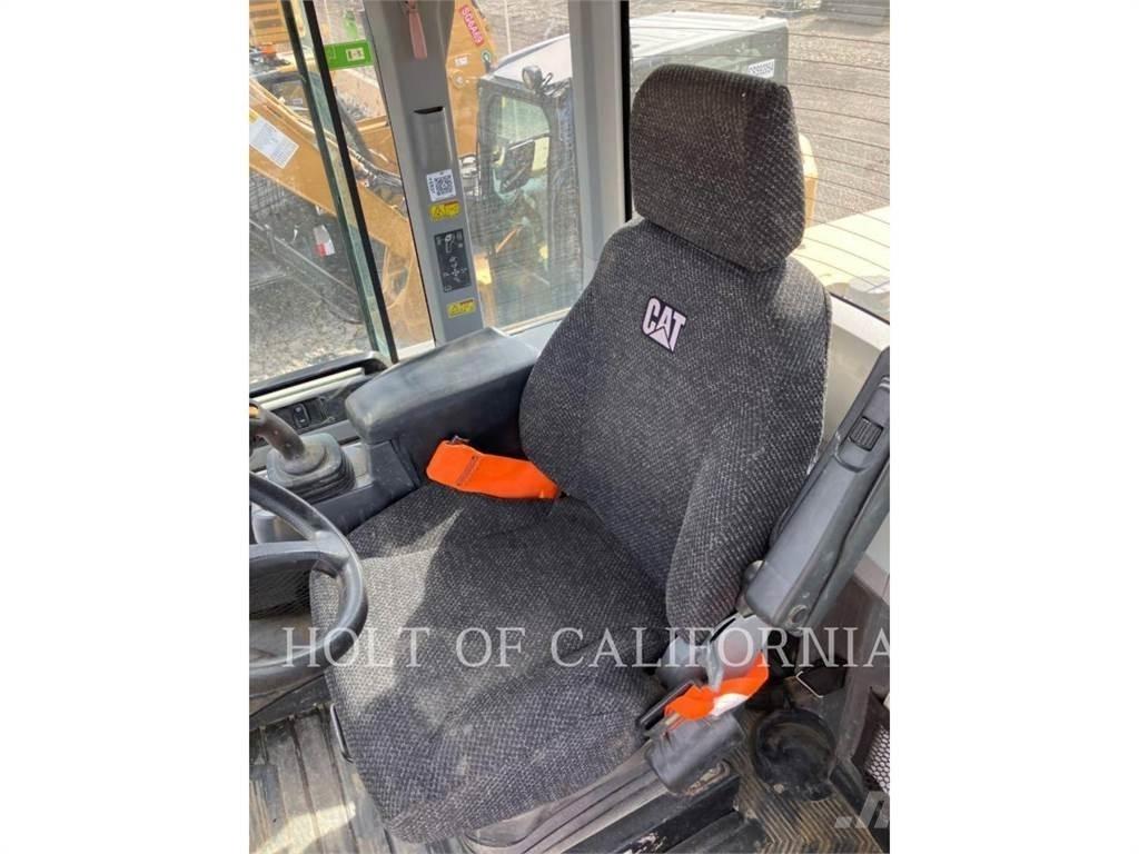 CAT 938 Колесни товарачи
