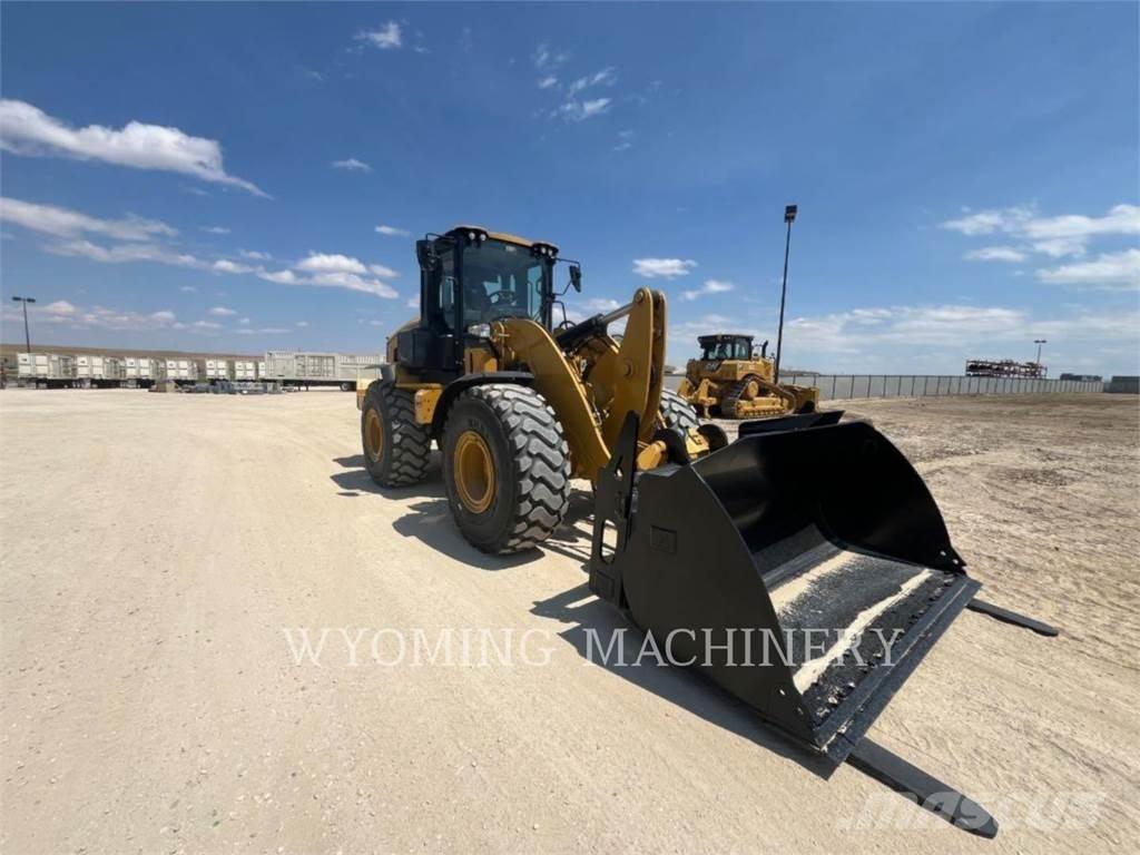 CAT 938 Колесни товарачи