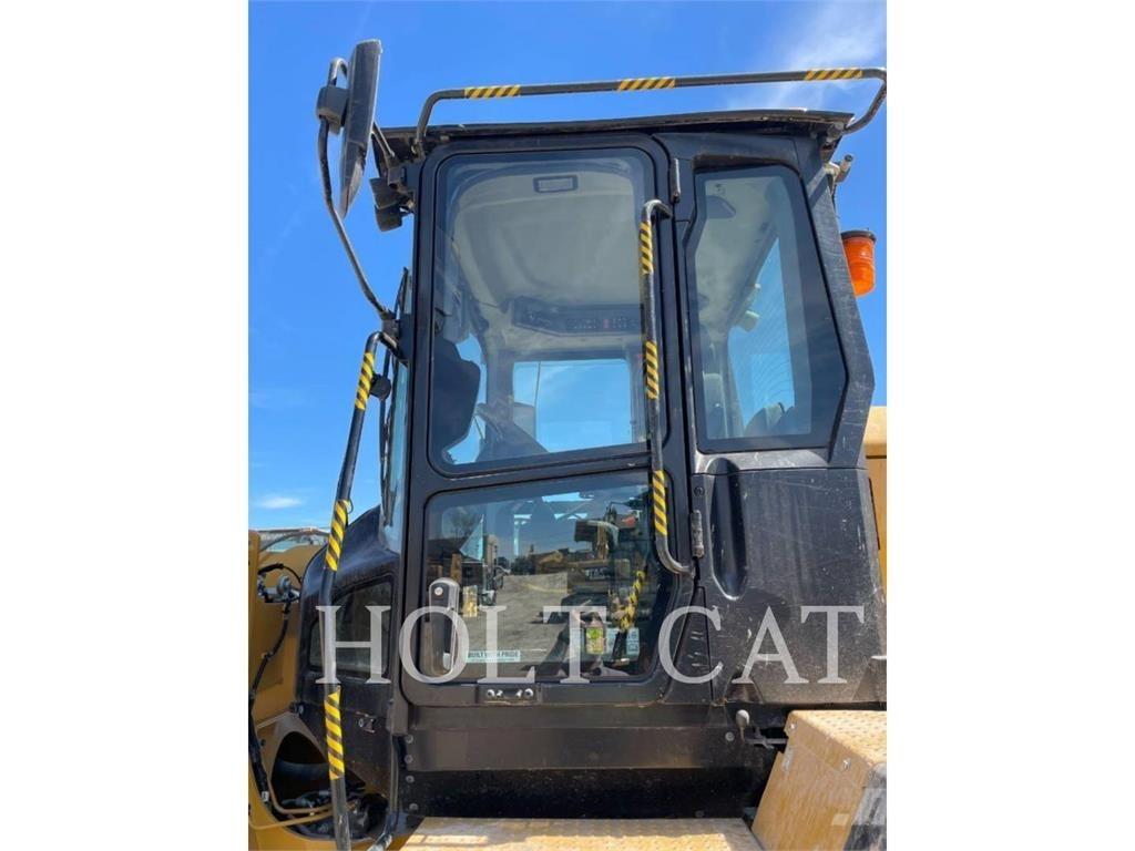 CAT 938 QC Колесни товарачи