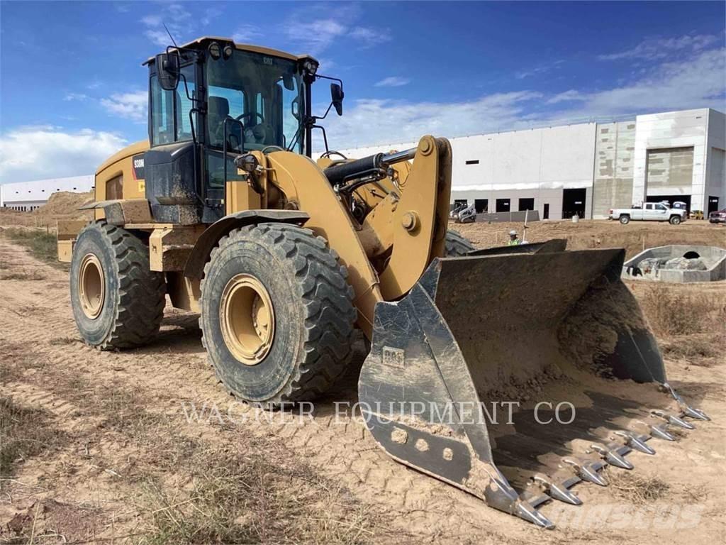 CAT 938M Колесни товарачи
