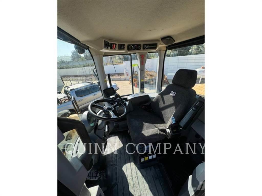 CAT 938M Колесни товарачи