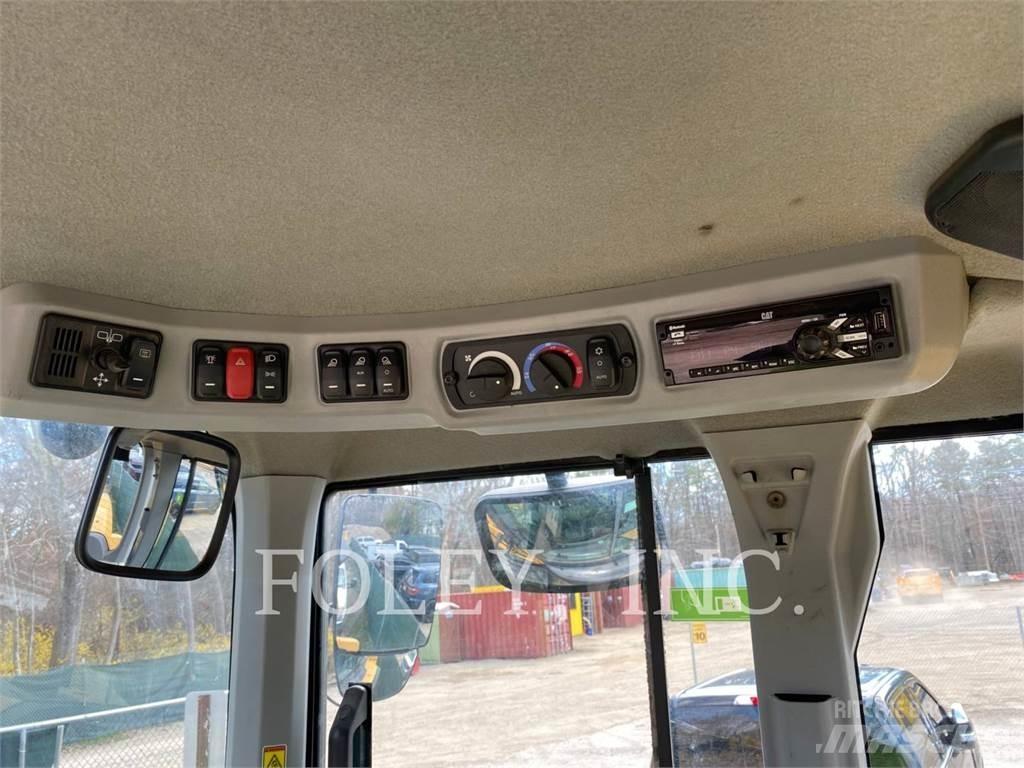 CAT 938M Колесни товарачи