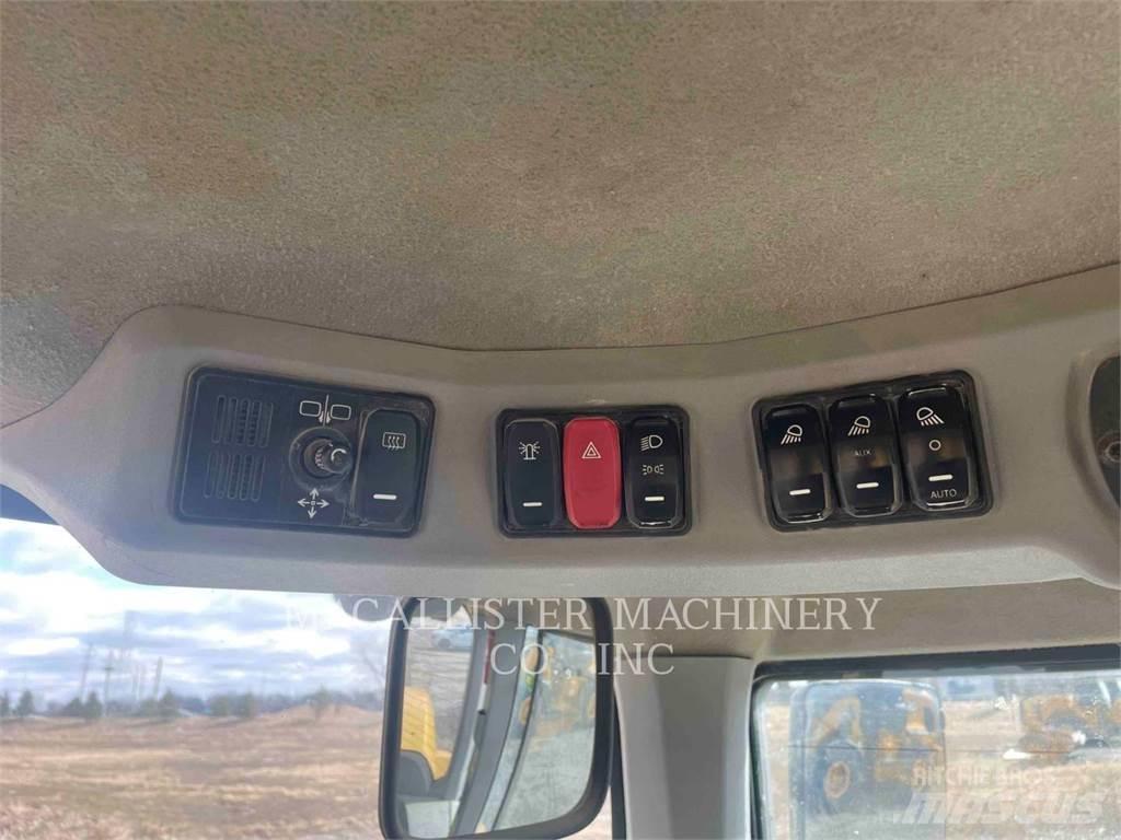 CAT 938M Колесни товарачи