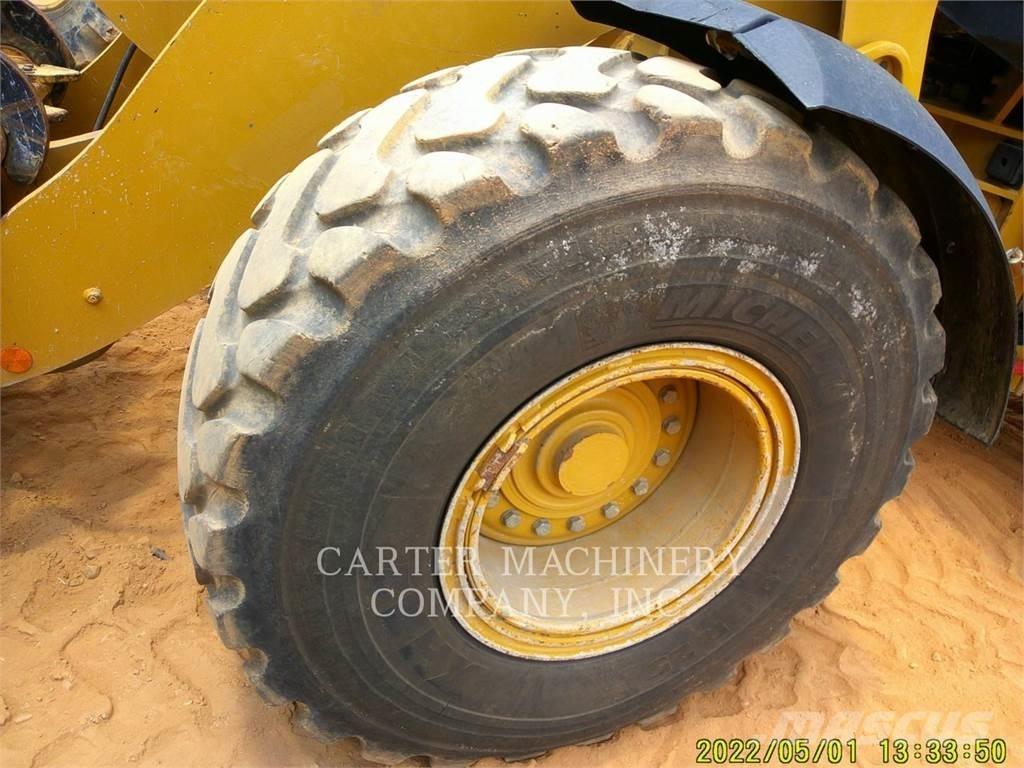 CAT 938M Колесни товарачи
