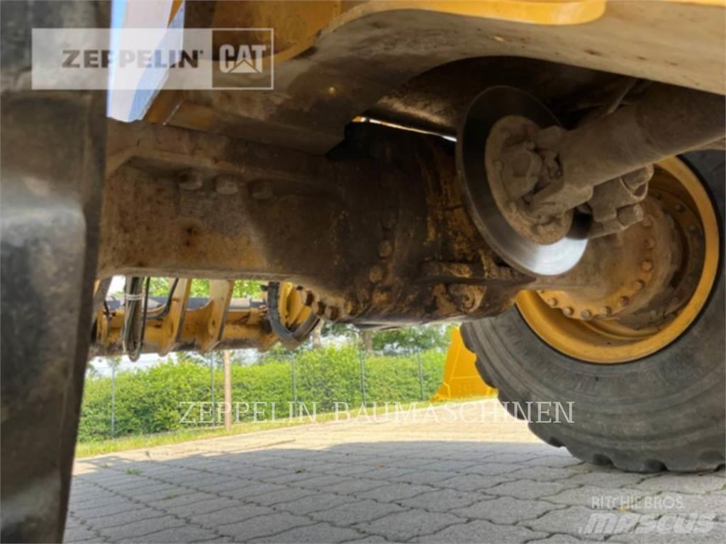 CAT 938M Колесни товарачи