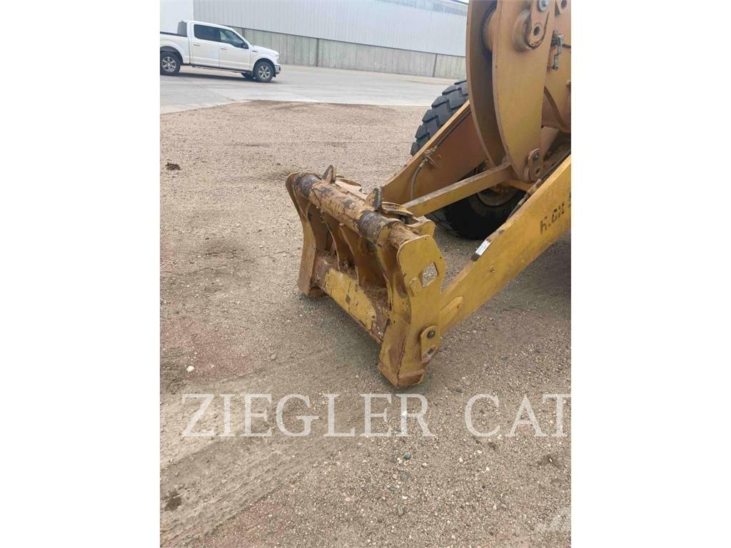 CAT 938M Колесни товарачи