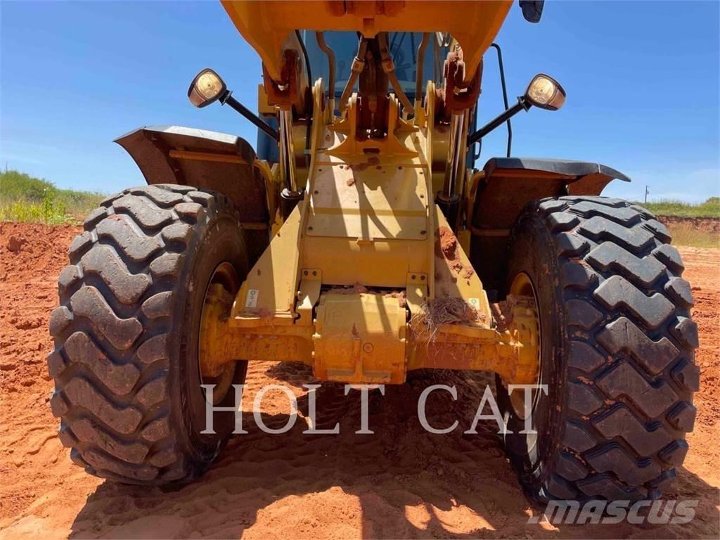 CAT 938M Колесни товарачи