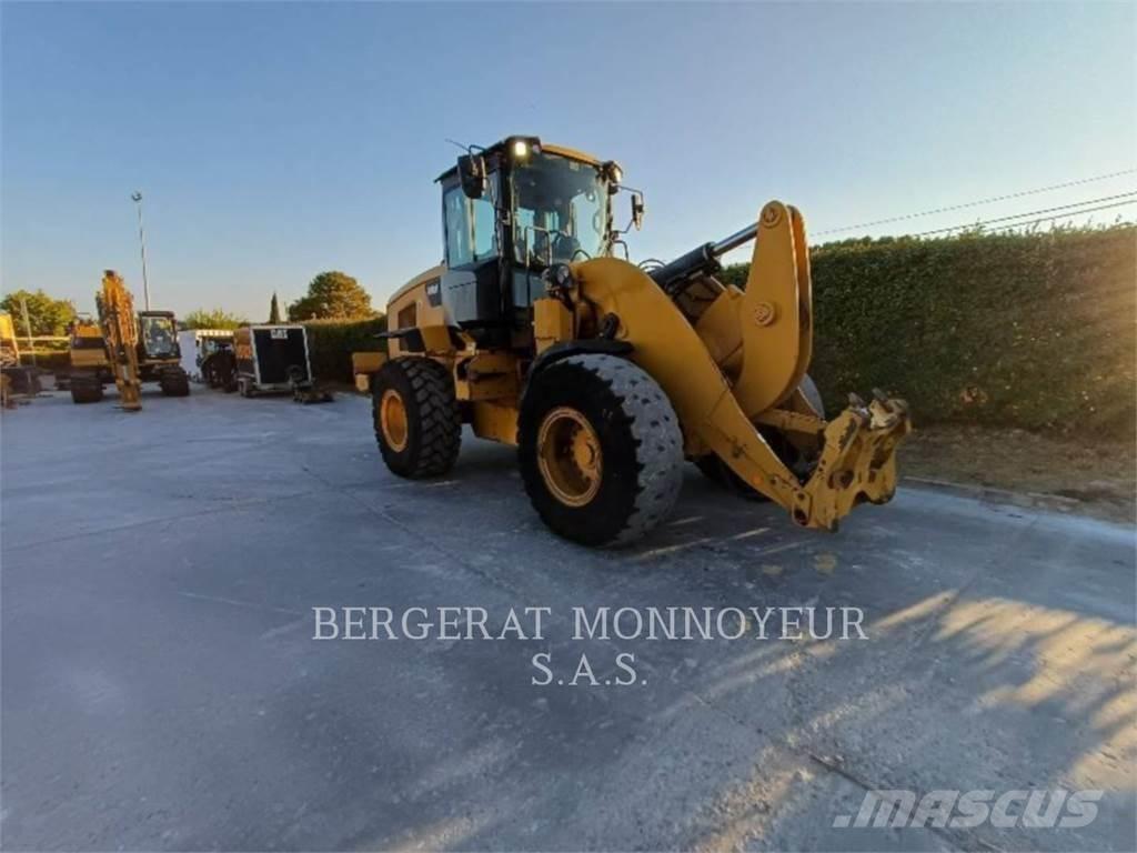CAT 938M Колесни товарачи
