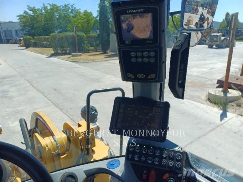 CAT 938M Колесни товарачи