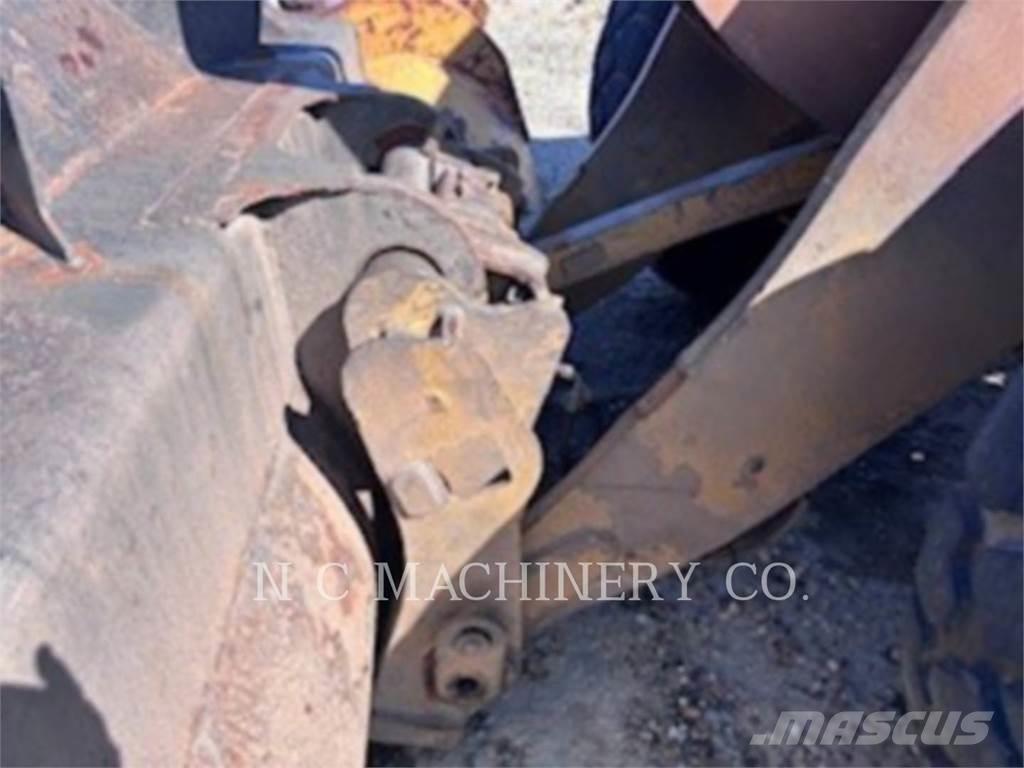 CAT 938M Колесни товарачи