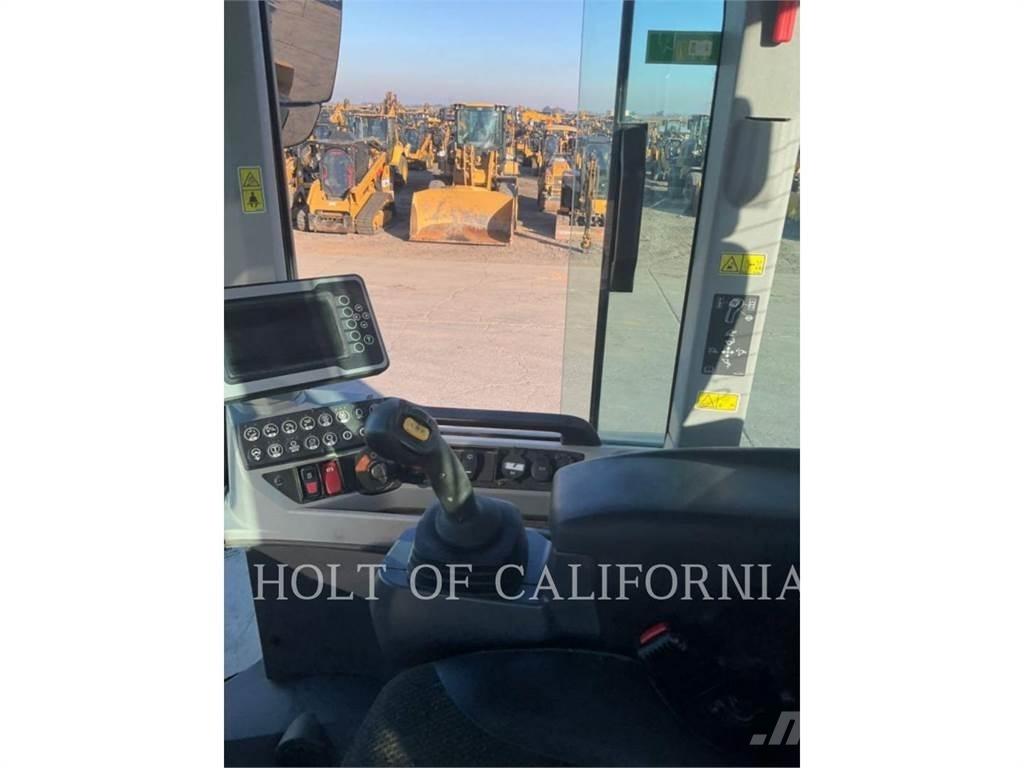 CAT 938M Колесни товарачи