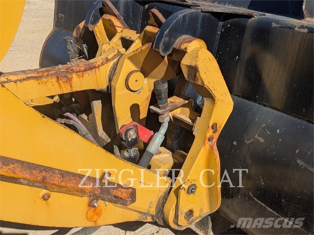 CAT 938M Колесни товарачи